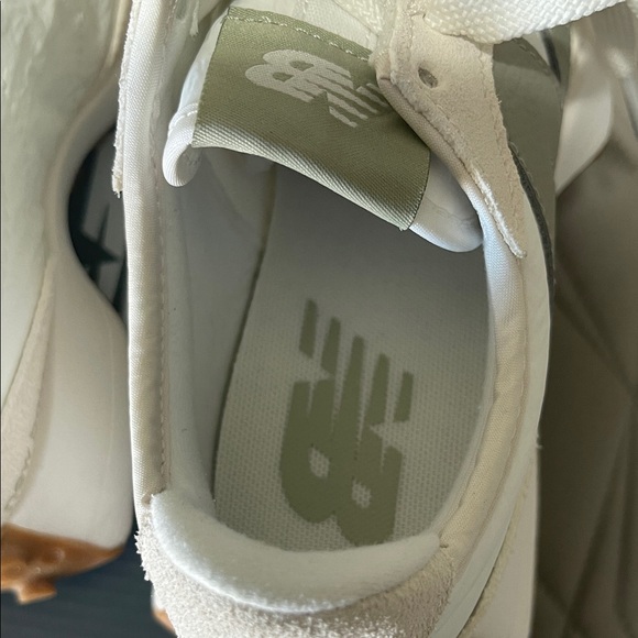 New Balance 327 Women's Sneaker in White, Sage & Gum - Picture 13 of 16